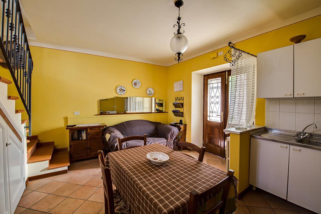 Cottage House Il Palazzetto Кастельнуово-ді-Гарфаньяна Екстер'єр фото